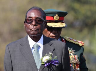 Se resiste. Robert Mugabe se reafirmó en su puesto y pidió mirar hacia adelante sin 'amargura' ni 'espíritu de venganza'. (EFE)