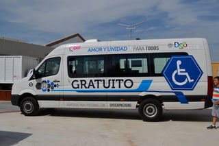Necesario. La Ruta Azul transporta desde Tlahualilo a 656 personas por mes, y es un medio muy necesario en la localidad. (ARCHIVO)