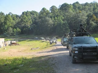 Militares. Continúa la vigilancia militar en la zona serrana de Durango, en los límites con Sinaloa. (EL SIGLO DE TORREÓN)