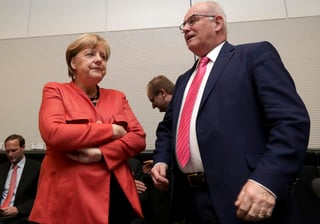 Incertidumbre.Angela Merkel consideró que resultaría “mejor” celebrar nuevas elecciones que formar un gobierno en minoría. (AP)
