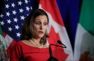 Freeland dijo hoy en una rueda de prensa en Ottawa que Estados Unidos ha presentado 'propuestas extremas' que están dificultando el avance de la renegociación. (ARCHIVO)