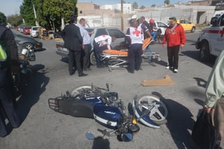 Lesionado. El motociclista lesionado  fue llevado a la clínica 16 del Seguro Social. (EL SIGLO DE TORREÓN) 
