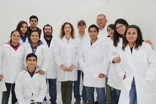 Programa. La investigadora española (al centro) desarrolló un mes de estancia en la Facultad de Ciencias Químicas. (EL SIGLO DE TORREÓN)