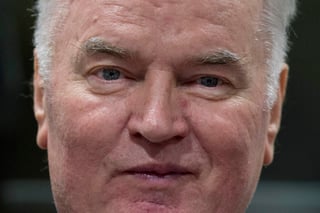 El abogado acusó al Tribunal de La Haya no haber tomado en cuenta los problemas de salud de Mladic, quien sufrió hipertensión, al conocer su condena. (AP)