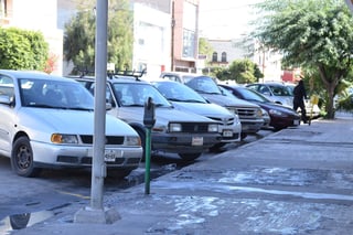 Se puso en práctica una alternativa de apoyo para estacionamiento en favor de los comerciantes del Paseo Morelos, “no fue para favorecer a algunos y perjudicar a otros”. (FERNANDO COMPEÁN)