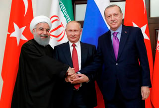 Avance. El presidente ruso Vladimir Putin se reunió en Sochi con los presidentes Hasán Rohaní de Irán y Recep Tayyip Erdogan de Turquía, en busca de impulsar un nuevo proceso para la paz en Siria. (AP)