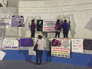Por ellas. Organizaciones femeninas locales se manifestaron en la Fuente del Pensador.