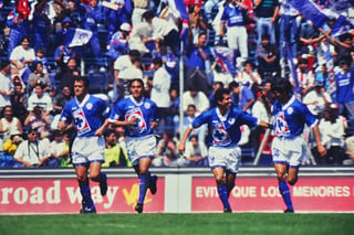 Ya pasaron 20 años desde que el Cruz Azul logró su último campeonato en el futbol mexicano. ¿Cómo era el mundo del Azul campeón?