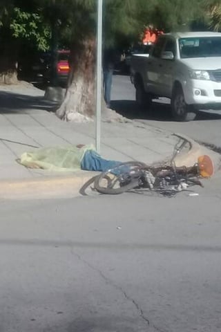 Muerto. Ciclista sufre infarto al circular en su bicicleta por la vía pública en Gómez Palacio.  (EL SIGLO DE TORREÓN)