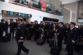 La protesta inició a las 6:00 horas debido al despido injustificado de un piloto de Aeroméxico Connect, de acuerdo con personal de la aerolínea. (EL UNIVERSAL) 