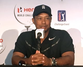 Tras casi un año fuera de los campos de golf, Tiger Woods regresa a la acción mañana en Bahamas. (AP)