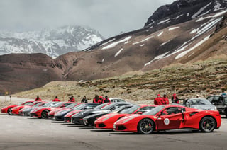 A toda velocidad. Los diez Ferraris cruzaron parte del país para llegar hasta el norte. (EFE)
