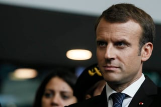 Según la revista Closer, Macron ha cambiado de sastre para comprar su ropa, a partir de ahora, en la casa Smuggler, que pasa por ser el único modisto en París cuyos trajes son fabricados en Francia. (ARCHIVO)