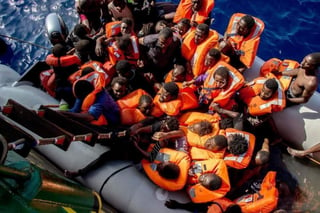 La Organización Internacional para las Migraciones (OIM) reportó hoy que un total de cuatro mil 866 inmigrantes han muerto en lo que va de este año, es decir 16 personas por día, la gran mayoría de ellas en el Mar Mediterráneo. (ARCHIVO)