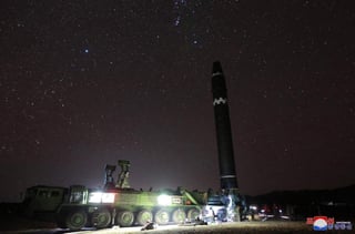 Potente. Expertos norcoreanos aseguran que el misil es ‘más grande’ y ‘más potente’ que todos los que han probado.