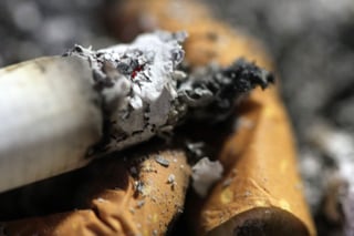 De acuerdo con el especialista, aunque México es 'técnicamente un país 100 % libre de humo de tabaco', lo cierto es que la legislación no ha logrado garantizar la protección a los no fumadores. (ARCHIVO)