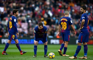 Lionel Messi (c) se reencontró con el gol, pero el Barcelona igualó en casa a dos tantos con Celta de Vigo. (AP)