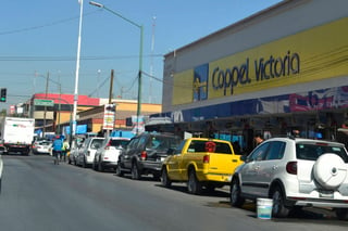 Operativos. Comerciantes esperan que todo este mes se mantenga la vigilancia reforzada en el centro de Gómez Palacio. (EL SIGLO DE TORREÓN)