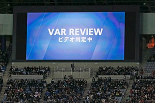 Así, el Mundial de Clubes repite en la utilización del VAR después de que el año pasado fuera la primera competición FIFA en contar con este sistema de ayuda al arbitraje. (ARCHIVO)