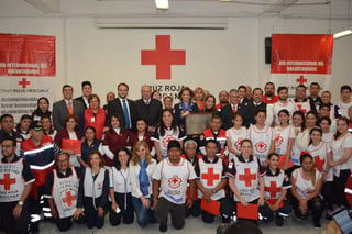 Con motivo del Día Internacional del Voluntariado, la Cruz Roja Mexicana reconoció a los voluntarios de la institución por su destacada participación en el operativo humanitario durante los sismos de septiembre. (TWITTER)