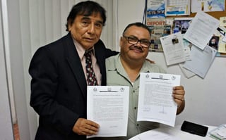 El peruano Italo Villarreal y el mexicano Alberto Rico firmaron un acuerdo de colaboración para periodistas de ambos países. (Femecrode)