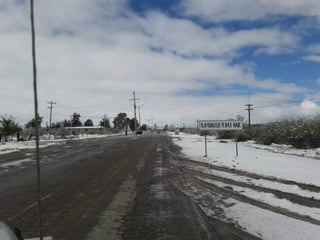 La tormenta invernal dejó en este municipio una acumulación de nieve de entre 15 y 18 centímetros. (EL SIGLO DE TORREÓN)