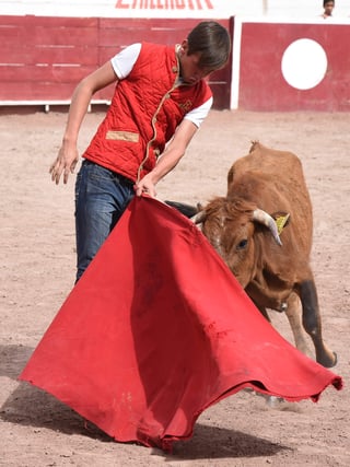 El cartel está conformado por los matadores de toros Arturo Saldívar, quien ha retomado su racha triunfadora y ya se presentó en la temporada grande de la Monumental Plaza México. 