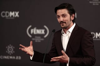 Experiencia. El actor Diego Luna realizó una lectura pública del guión del largometraje Abel , que él dirigió.