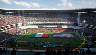 El Estadio Azteca lució lleno para el duelo entre Raiders de Oakland y Patriots de Nueva Inglaterra. (Archivo)