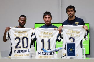 Yuber Asprilla, Matías Alustiza y Alejandro Arribas en su presentación como jugadores de los Pumas.