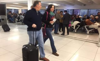 En vuelo comercial, el exsecretario de Hacienda y Crédito Público viajó en compañía de su esposa Juana Cuevas Rodríguez. (ESPECIAL)