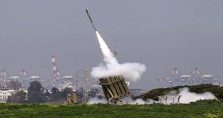 Aviso. Dos proyectiles lanzados ayer desde Gaza cayeron en Israel sin causar daños. (TWITTER)