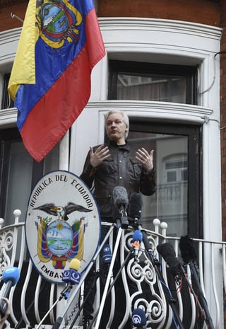 Caso. Sigue la protección de Assange, asilado en la embajada de Quito en Londres. (ARCHIVO)