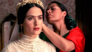 La actriz escribió junto a la instantánea de su la película 'Frida' (2002): 'Es hora de parar el abuso contra las mujeres. Esperemos que el abuso de las armas pare también'. (ARCHIVO)