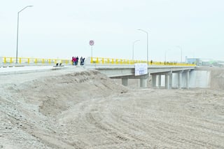 Obra. Se efectuó la entrega del puente vehicular Altozano, el cual tiene dos carriles para circular. (EL SIGLO DE TORREÓN)