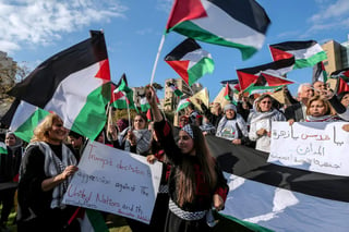 Los enfrentamientos estallaron este viernes durante una jornada de protestas en los territorios palestinos, en la cual miles de personas se manifestaron en contra del reconocimiento que hizo el presidente estadunidense Donald Trump de Jerusalén como capital de Israel. (ARCHIVO)