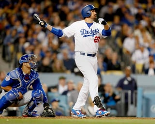 Adrián González jugó 71 partidos con los Dodgers la campaña pasada, bateó .242, pegó 3 jonrones e impulsó 30 carreras. (Archivo)
