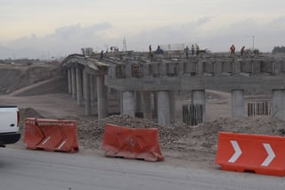 Retrasos. Varios factores han retrasado la obra del puente vehicular El Tajito. 
