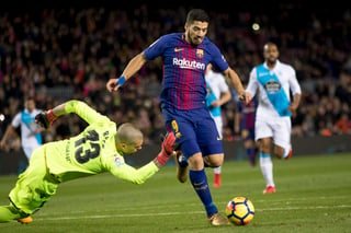Luis Suárez marcó dos tantos en la goleada del Barcelona 4-0 sobre La Coruña. (Notimex)