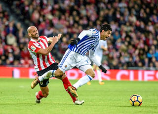 El delantero mexicano Carlos Vela en partido del sábado ante el Athletic de Bilbao. (EFE)