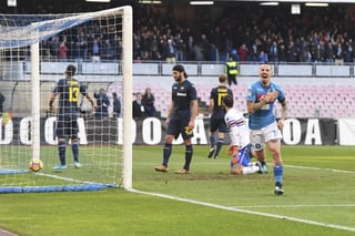 Marek Hamsik marcó el tercer gol del Nápoles en la victoria sobre la Sampdoria. (AP)