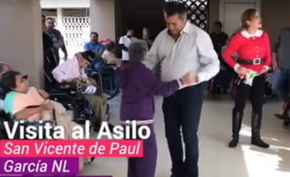 La publicación sobre la visita de Jaime Rodríguez y su esposa al asilo 'San Vicente de Paul', del municipio de García, desató comentarios de rechazo y aprobación.