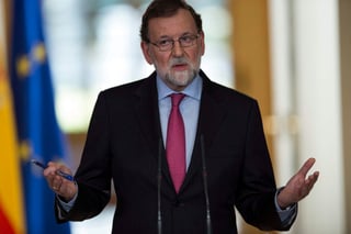 Rajoy hizo el anuncio poco más de una semana después de las elecciones parlamentarias regionales en las que volvieron a imponerse los partidos separatistas. (AP)