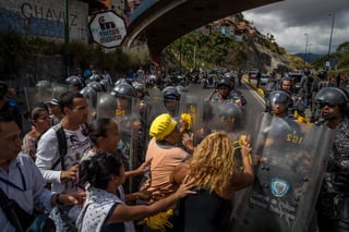En medio de esta situación, el presidente Maduro aseguró que los perniles no llegaron por un 'sabotaje' de Portugal, sin embargo, este país negó la acusación del mandatario venezolano. (ARCHIVO)