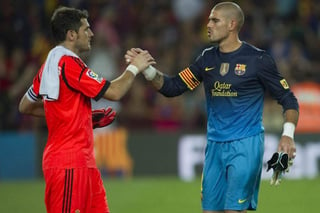 Casillas y Váldes se enfrentaron en reiteradas ocasiones cuando fueron jugadores del Real Madrid y Barcelona respectivamente. (ARCHIVO)