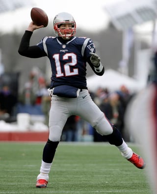 Tom Brady y los Patriots son favoritos a repetir como campeones este año de la NFL. (Fotografía de AP)
