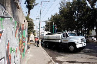 El abasto de agua en la Ciudad de México quedará restablecido en su totalidad este sábado en las 13 delegaciones afectadas, informó el director del Sistema de Aguas de la Ciudad de México, Ramón Aguirre. (ARCHIVO)