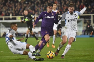 El Internacional de Milán se aleja de la cima de la Serie A de Italia tras el empate 1-1 con la AC Fiorentina, en partido correspondiente a la vigésima jornada del balompié italiano. (EFE)