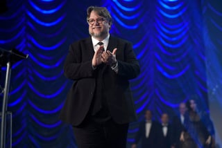 Guillermo del Toro hizo historia en los Globos de Oro. (ARCHIVO)
