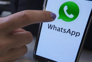 Según una investigación de un equipo de criptógrafos de la Universidad Ruhr Bochum en Alemania, los defectos en WhatsApp hacen que infiltrarse en los chats grupales de la aplicación sea mucho más fácil de lo que debería ser. (ARCHIVO)
